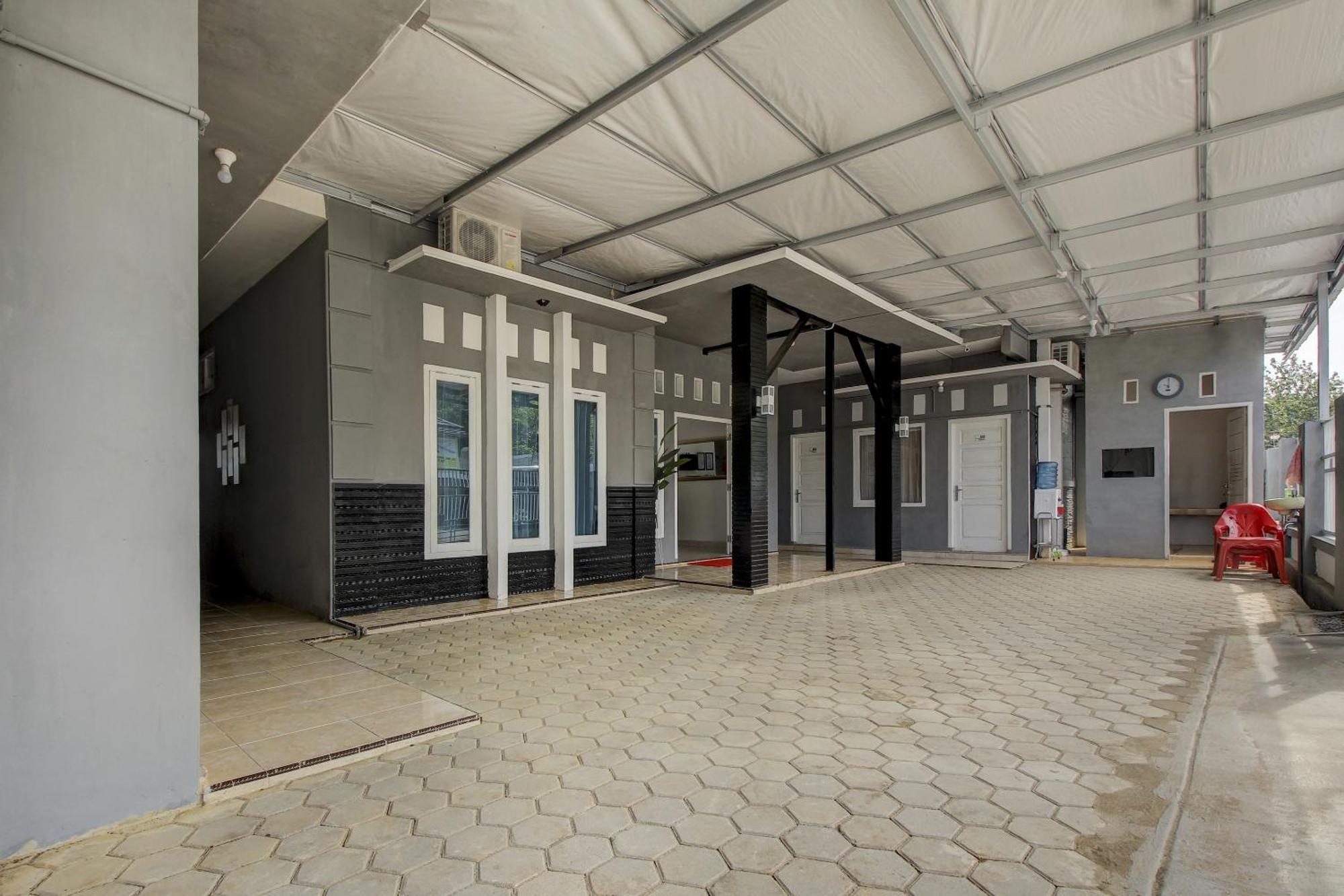 Oyo Life 3415 Penginapan Wimane Palembang Extérieur photo