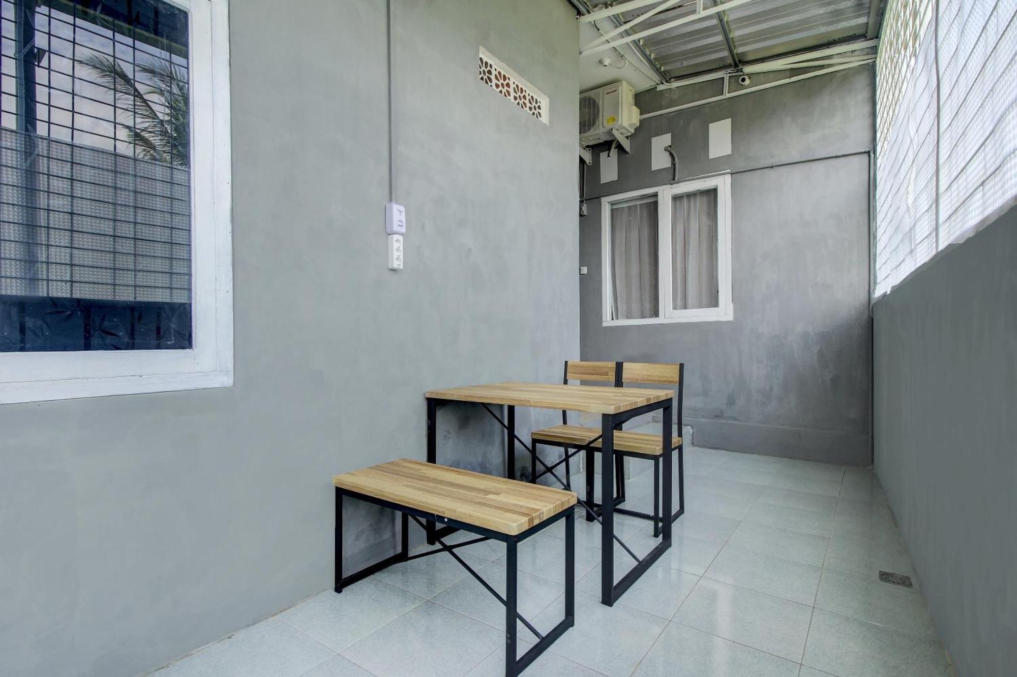 Oyo Life 3415 Penginapan Wimane Palembang Extérieur photo