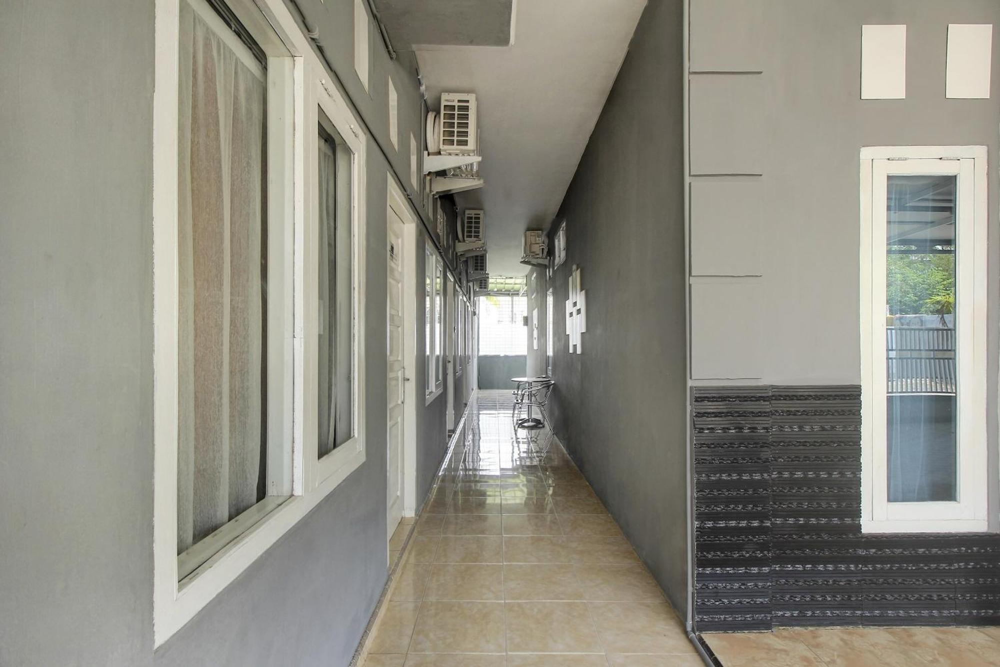 Oyo Life 3415 Penginapan Wimane Palembang Extérieur photo