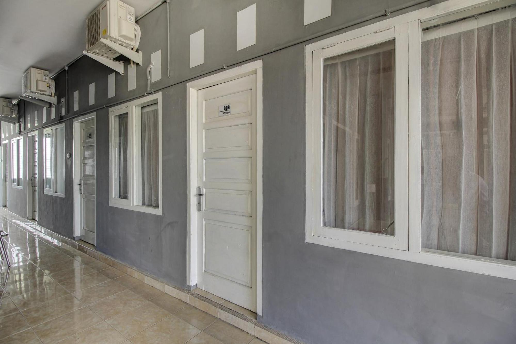 Oyo Life 3415 Penginapan Wimane Palembang Extérieur photo