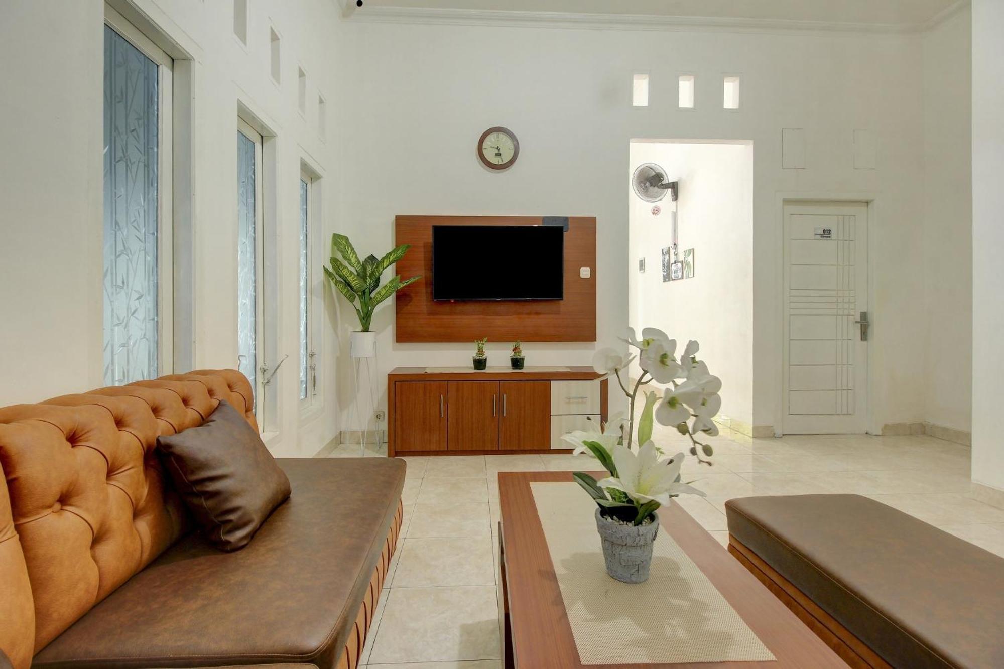 Oyo Life 3415 Penginapan Wimane Palembang Extérieur photo