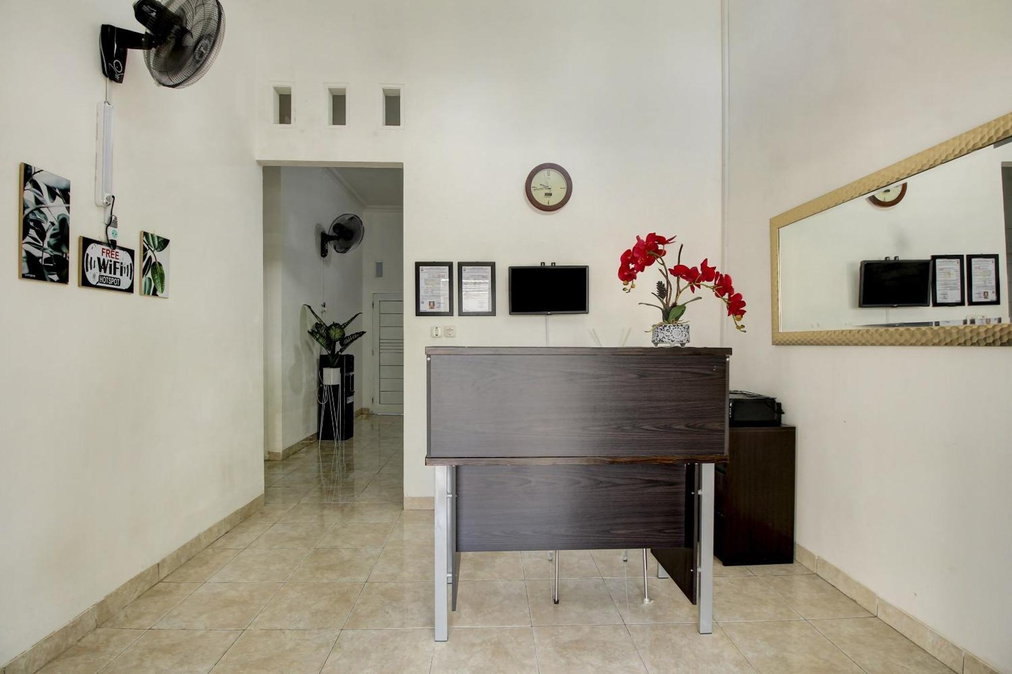 Oyo Life 3415 Penginapan Wimane Palembang Extérieur photo