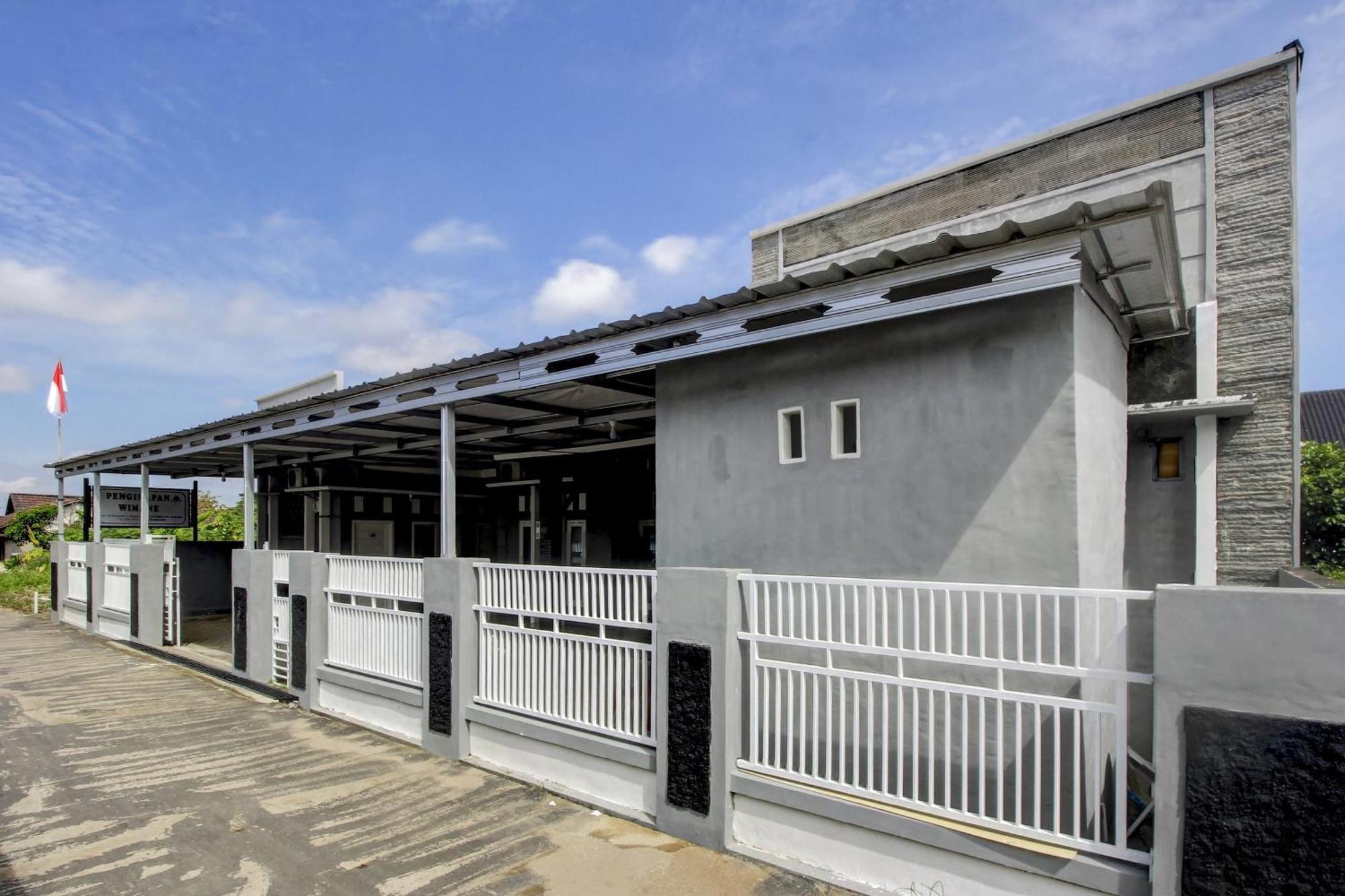 Oyo Life 3415 Penginapan Wimane Palembang Extérieur photo